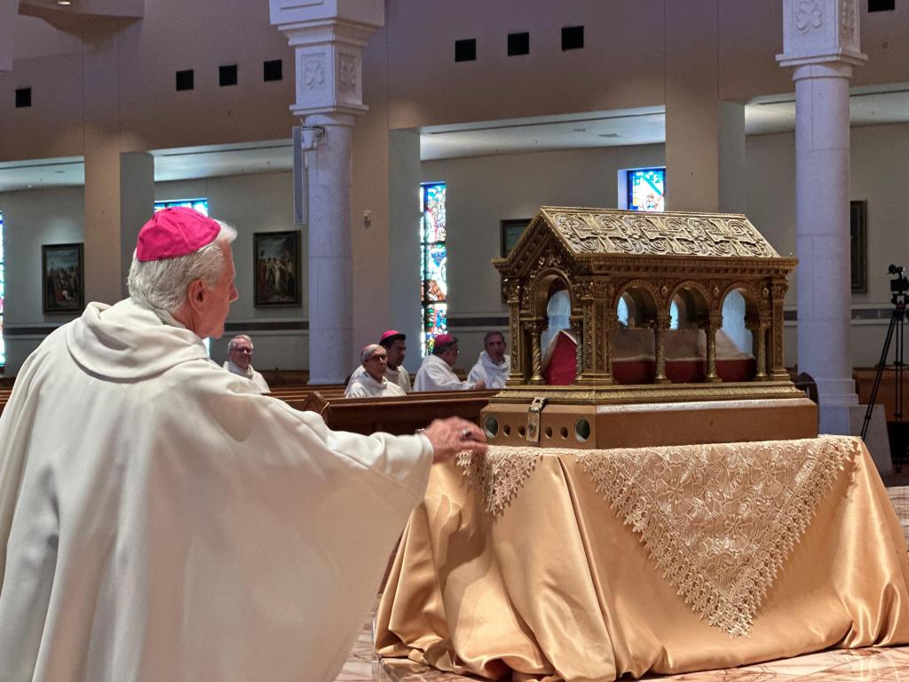 US Catholic bishops consecrated nation to the Sacred Heart at gathering in Orlando – Orlando Sentinel