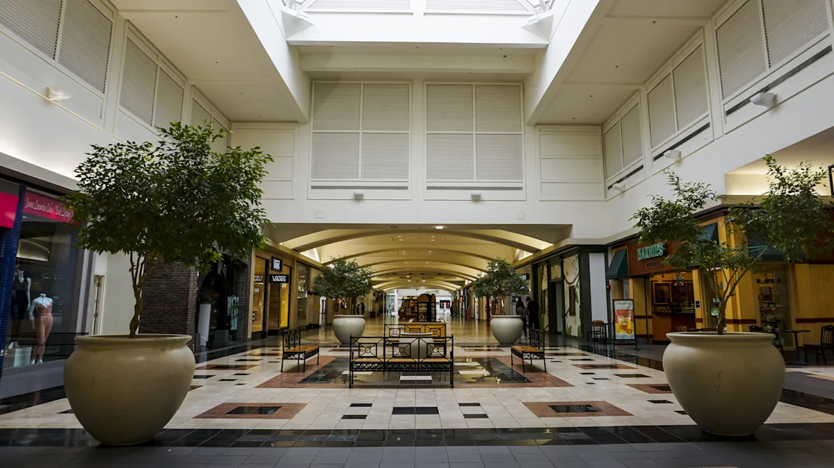 Florida's Nostalgic Mall In Orlando That Thrived In The '70s Now Feels Nearly Abandoned