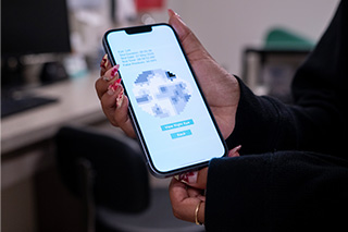 Phone demonstrates GlaucTest