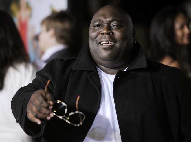 Faizon Love FILE - In this Monday, Oct. 5, 2009, file photo, Faizon Love, a cast member in "Couples Retreat," banters with photographers at the premiere of the film in Los Angeles. Love has been jailed on a misdemeanor assault charge in Ohio after an alleged altercation Tuesday, March 7, 2017, with a valet at John Glenn Columbus International Airport. (AP Photo/Chris Pizzello, File)