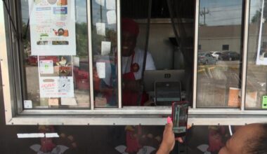 Jacksonville food truck feeds local kids through free summer lunch program with community support
