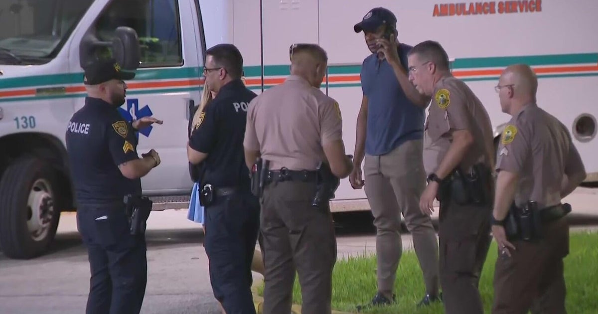 Miami Beach police officer rushed to hospital after being injured in crash, officials say