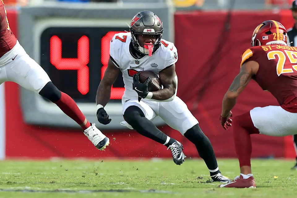 TAMPA, FL - SEPTEMBER 08: Tampa Bay Buccaneers Running Back Bucky Irving (7) carries the ball during the game between the Washington Commanders and the Tampa Bay Buccaneers on September 08, 2024 at Raymond James Stadium in Tampa, Florida. (Photo by Cliff Welch/Icon Sportswire)
