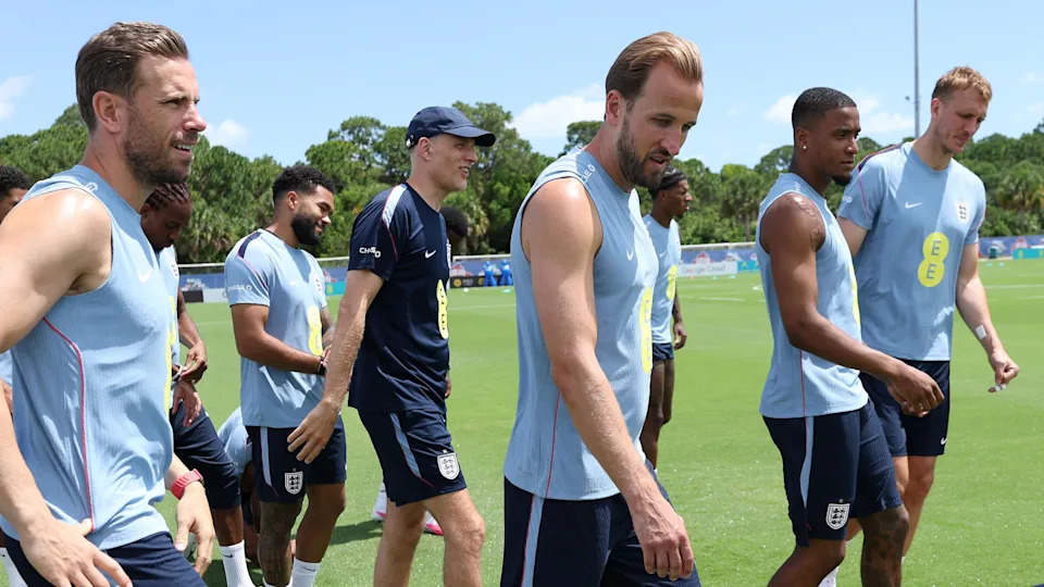 Thomas Tuchel and Harry Kane walk on to the training field in Florida with members of the England squad