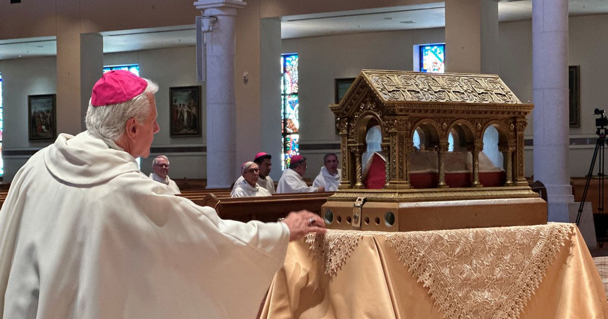 US Catholic bishops consecrated nation to the Sacred Heart at gathering in Orlando :: WRAL.com