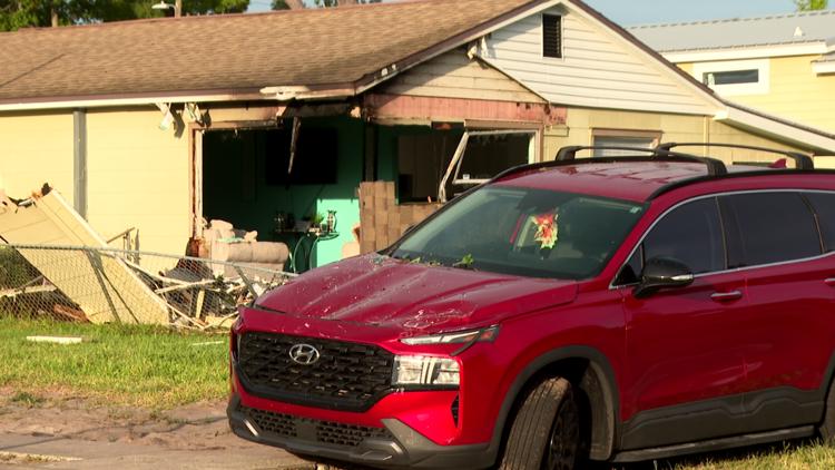 Driver flees after crashing stolen car into St. Pete home, leaving couple displaced