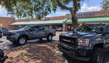 SUV Crashes Into Jacksonville Country Bar on Beach Boulevard