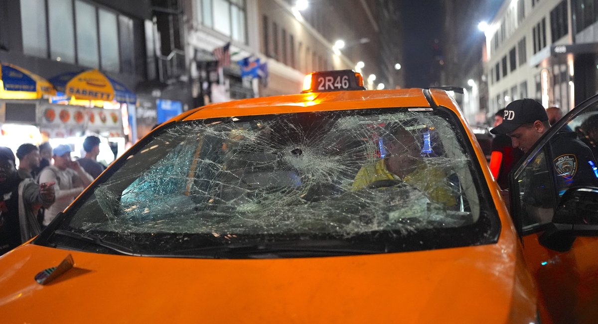 NYPD: Florida man charged in connection with cab destruction amid Knicks revelry