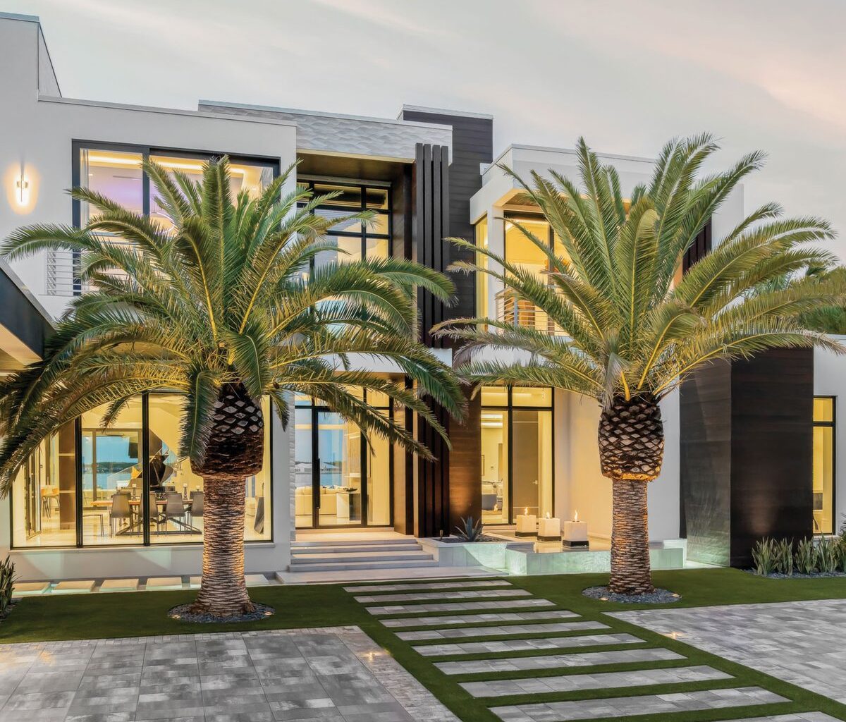 This Fort Myers Landscape Follows the Water