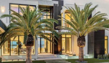 This Fort Myers Landscape Follows the Water