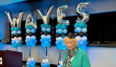 101-year-old veteran cheers on a women's basketball team named for the WAVES