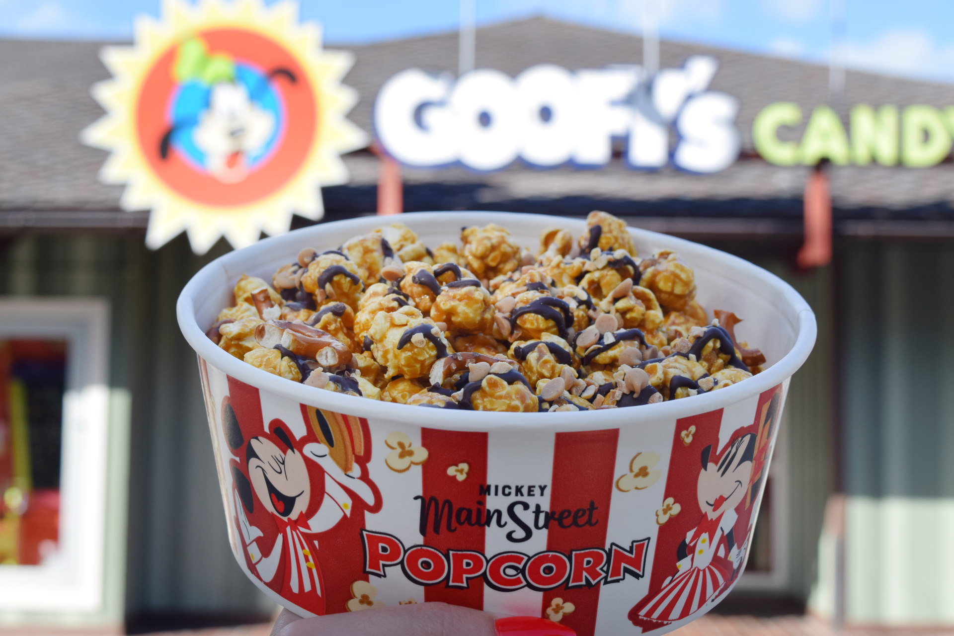 In addition to the orange citrus, you can also enjoy buttered and caramel popcorn at this location, in addition to the chocolate drizzles and candy mix-ins you'd expect.