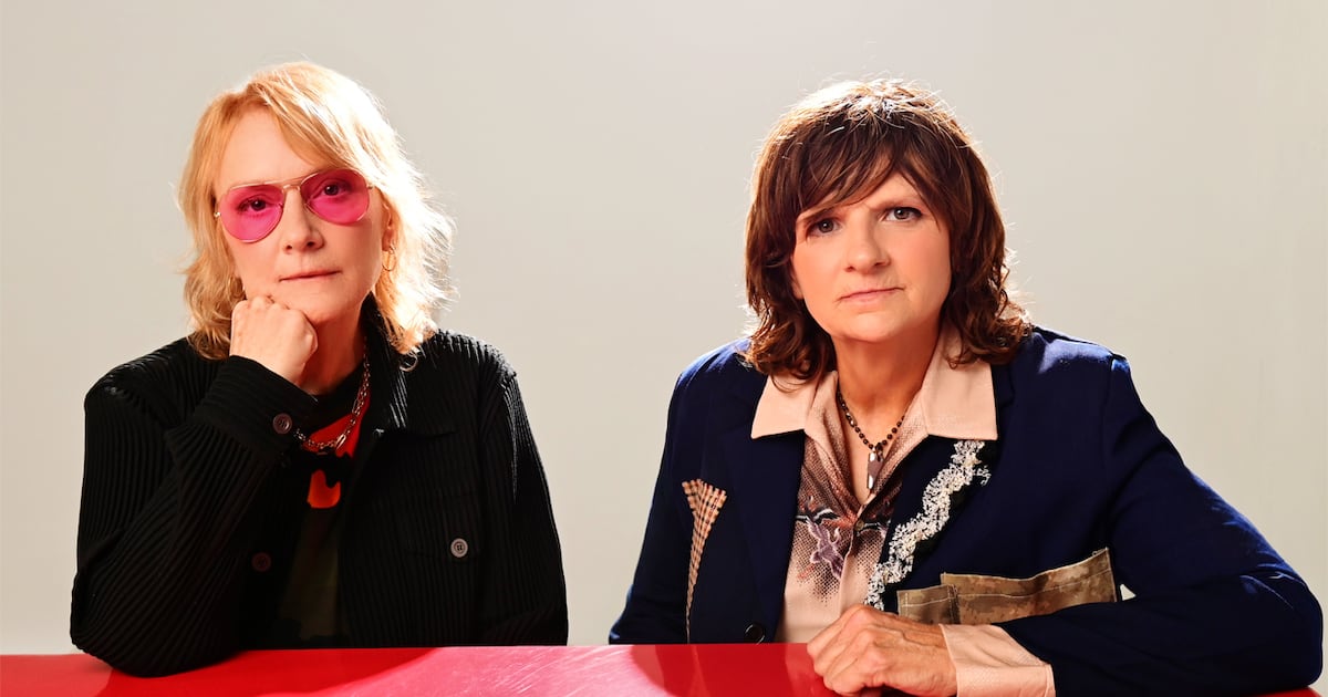 90s alternative rock fans, The Indigo Girls are back!
