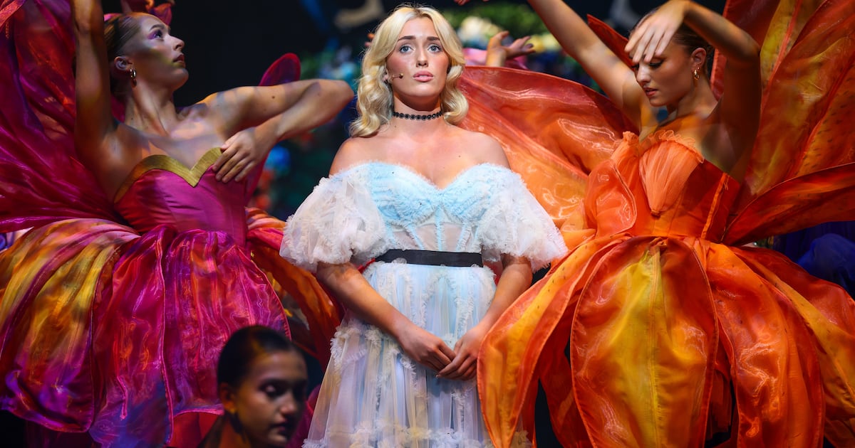 Down the Rabbit Hole: Cirque Alice Brings a Dazzling Wonderland Spectacle to Jacksonville! – 104.5 WOKV