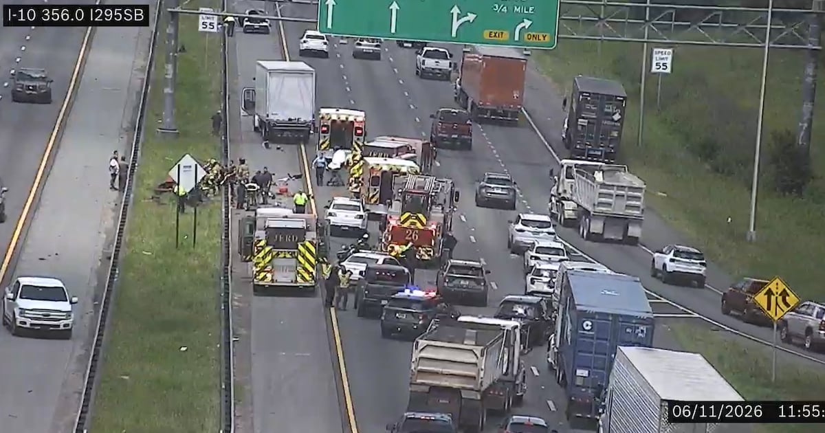 Crash on I-10 westbound near I-295 West Beltway