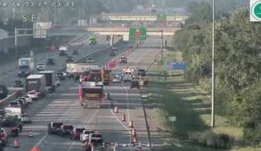 Multi-vehicle crash blocking lanes on I-75 in Miami County