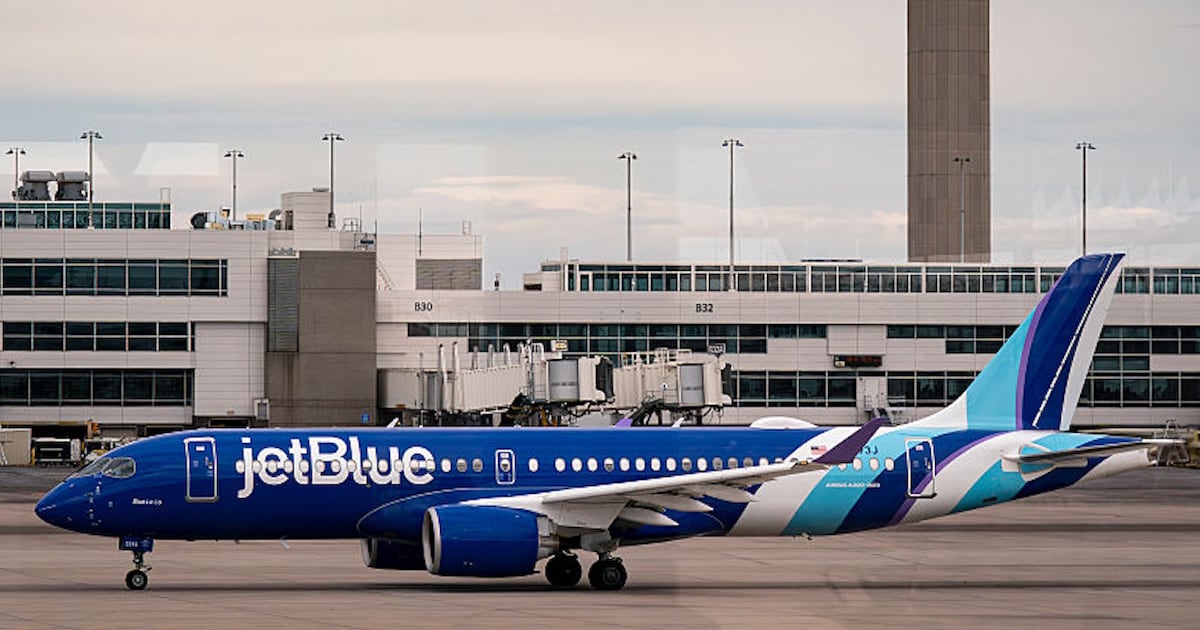 ‘That guy’s insane’: JetBlue pilot has close call with smaller plane – WPXI