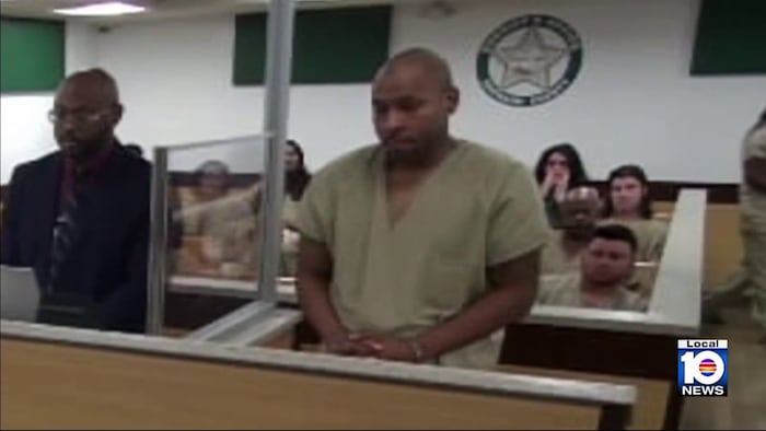 Man accused of hitting deputy, fleeing crash appears before judge