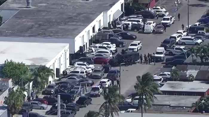 Barricaded man taken into custody after SWAT standoff in Fort Lauderdale