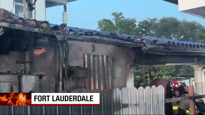 Cuatro personas desplazadas tras incendio que consume casa y choza tiki en Fort Lauderdale