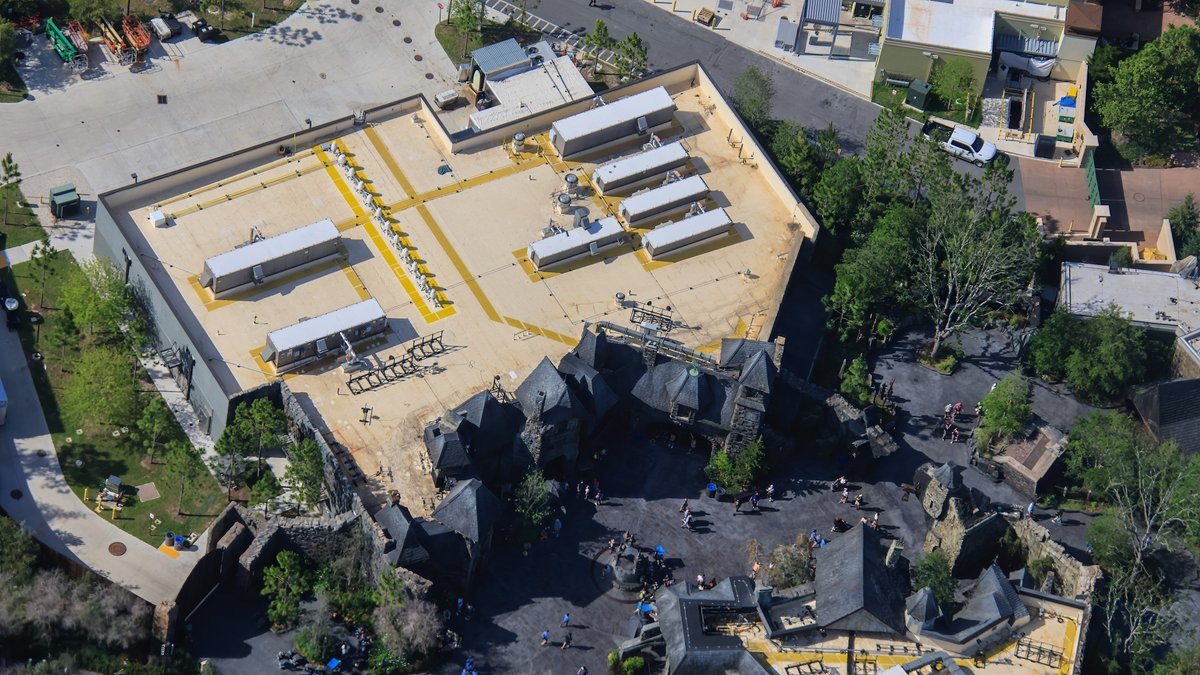 We've been watching the light installations at Epic Universe for months, leading up to the upcoming nighttime spectacular. There are lights throughout the area, largely on building roofs at Helios Grand Hotel, Das Stakehaus, Monsters Unchained, and others.