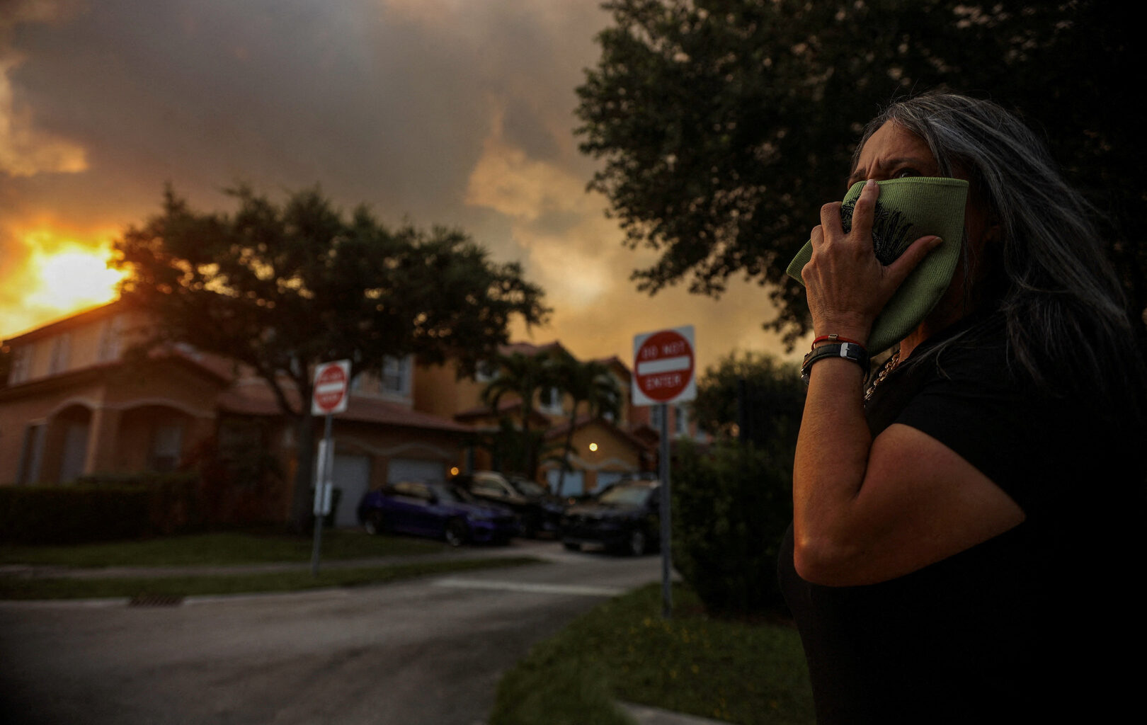 Massive brush fire sends thick smoke over western Miami | Newsfeed