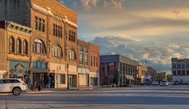 8 Most Beautiful College Towns In Illinois