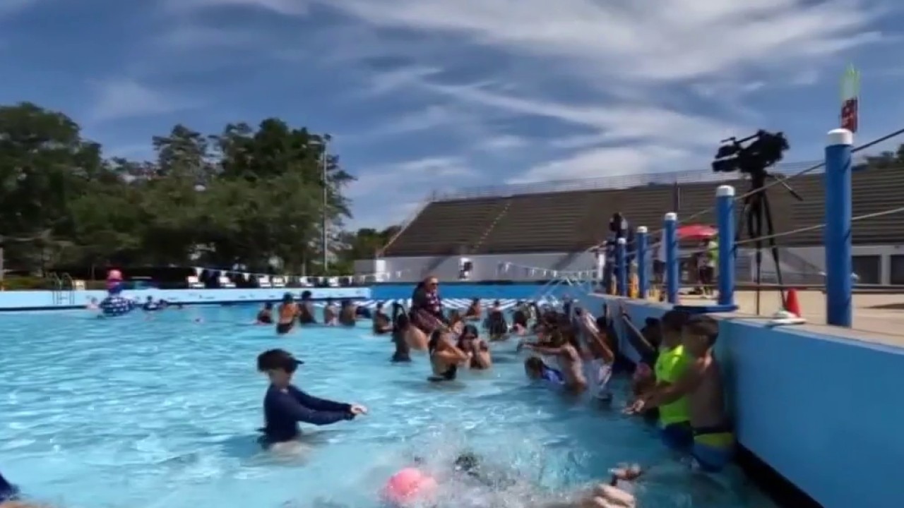 World's Largest Swimming Lesson