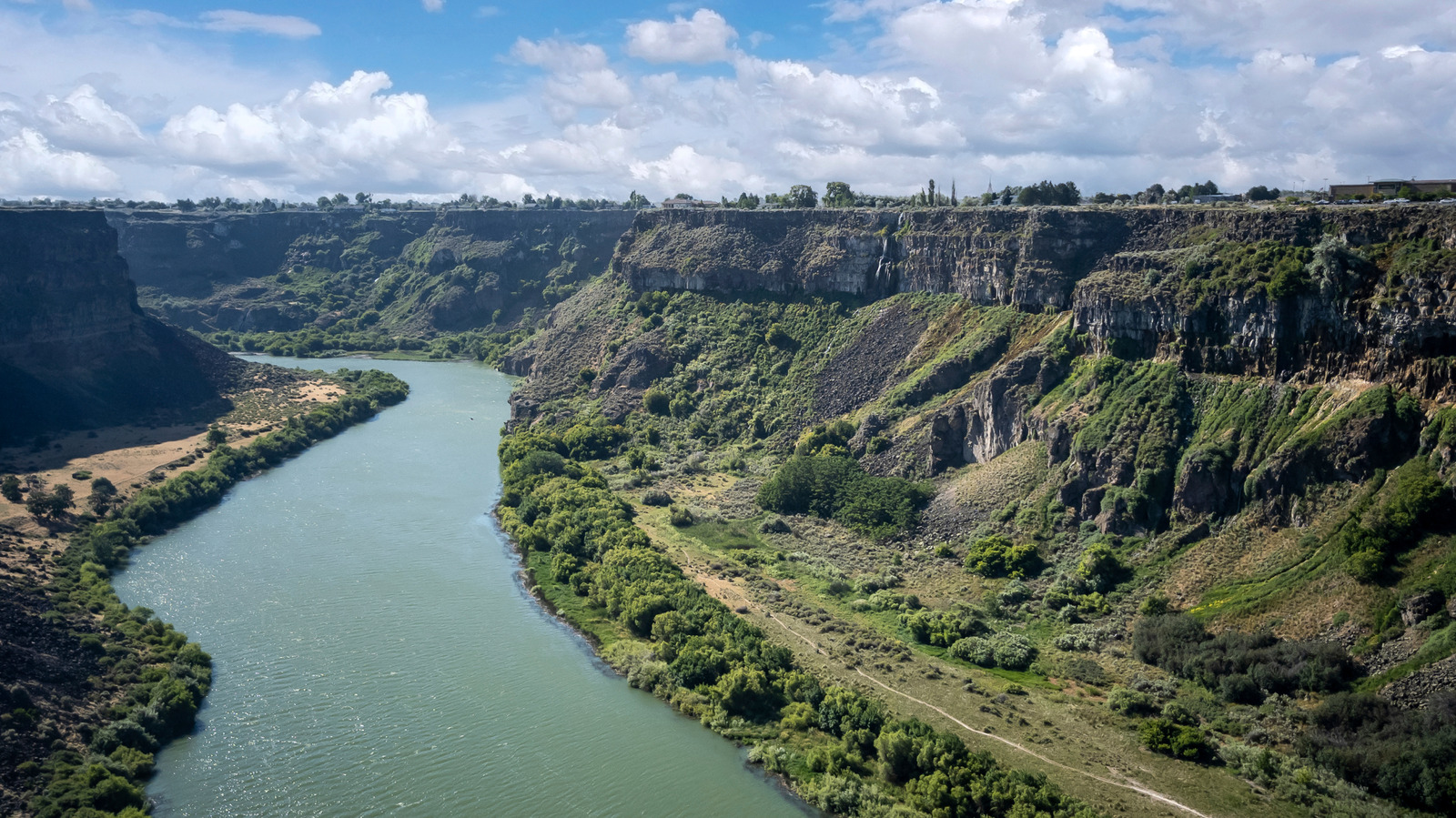 Forget Florida, Retire To This Pacific Northwest City With Affordable Living, Shops, And Outdoor Fun