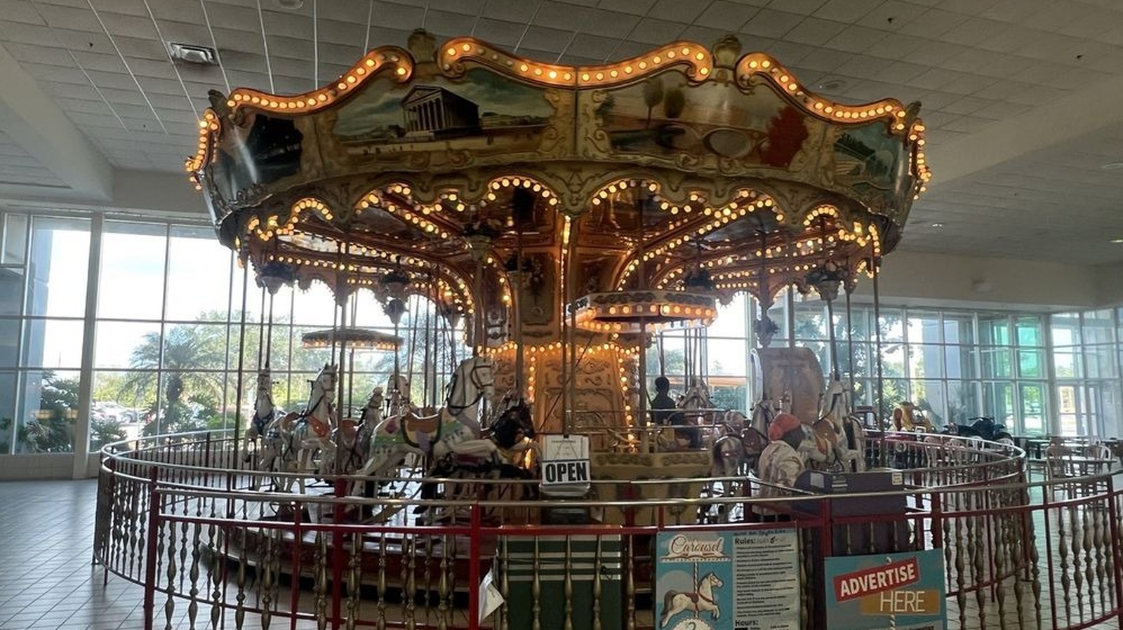 Between Orlando And Fort Myers Is Florida's Nostalgic Mall With Fun Shops, A Carousel, And '90s Vibes
