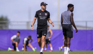 Image of Martin Perelman coaching during training.