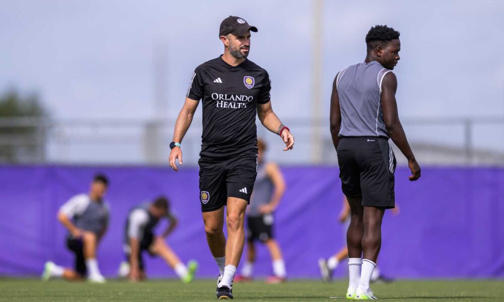 Image of Martin Perelman coaching during training.