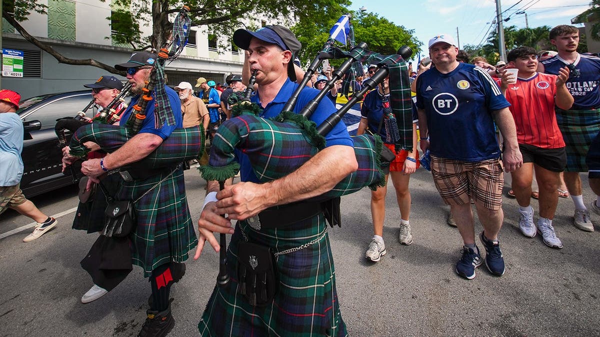 Scottish bagpipers in Miami