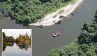2 dead and 1 missing after airboat capsizes in Florida river