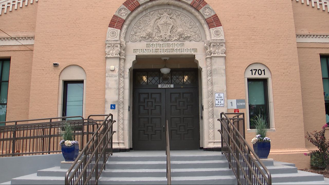 Southside St. Pete school celebrates 100 years
