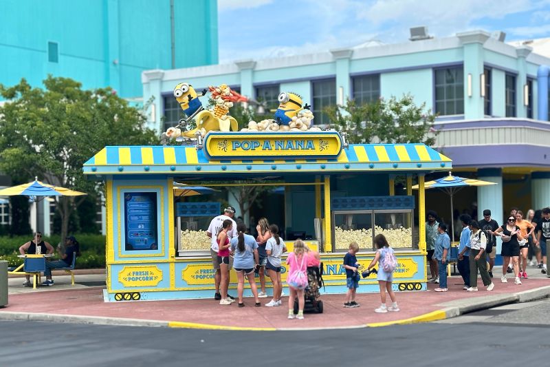 Pop-A-Nana stand with banana-flavored popcorn at Universal Studios Florida