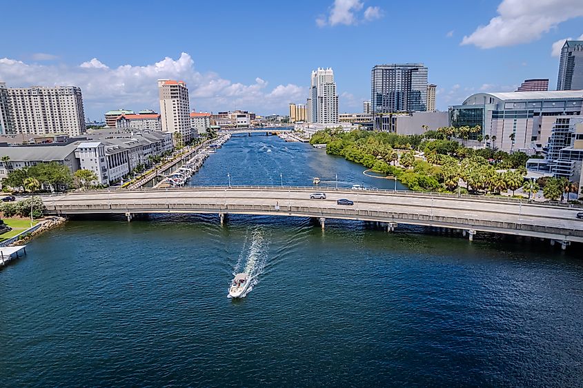 A boat cruises along the Hillsborough River in downtown Tampa, Florida.