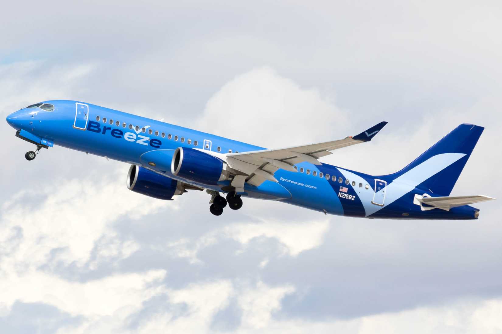 Breeze Airways Airbus A220-300 aircraft
