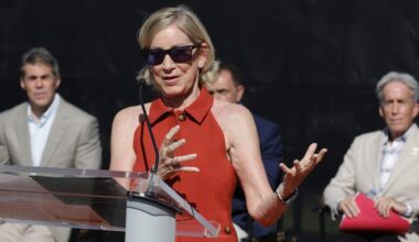 Chris Evert: Ovarian cancer has returned, missing Wimbledon