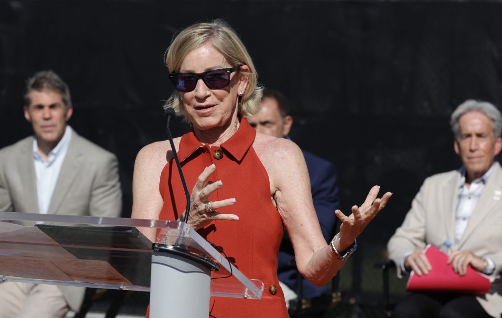 Chris Evert: Ovarian cancer has returned, missing Wimbledon