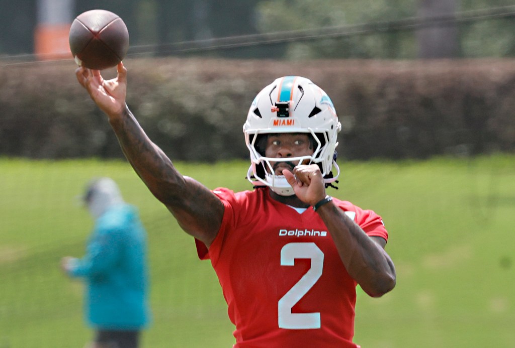 Dolphins' Achane, Jackson do minimcap drills; stock up, down
