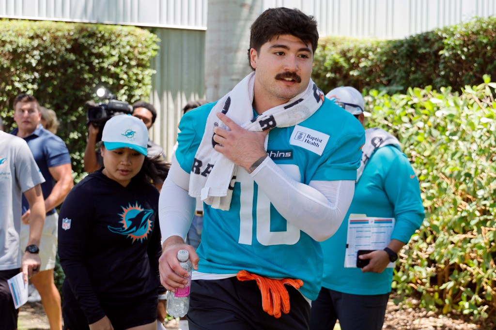 Dolphins sign 10 draft picks, including LB Jacob Rodriguez
