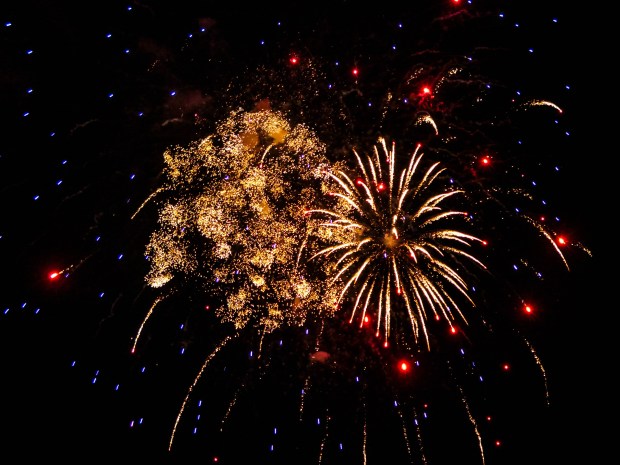The Las Olas Oceanside Park fireworks event on July 4 drew large crowds to Fort Lauderdale Beach for a daylong Independence Day celebration. Families and visitors enjoyed live music, beach games, contests, and family-friendly activities throughout the afternoon. The free public event featured entertainment by popular artists, including Vanilla Ice. (Scott Luxor/Contributor)