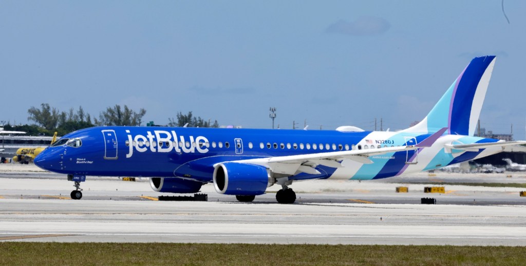 FAA investigates close call between JetBlue flight, aircraft