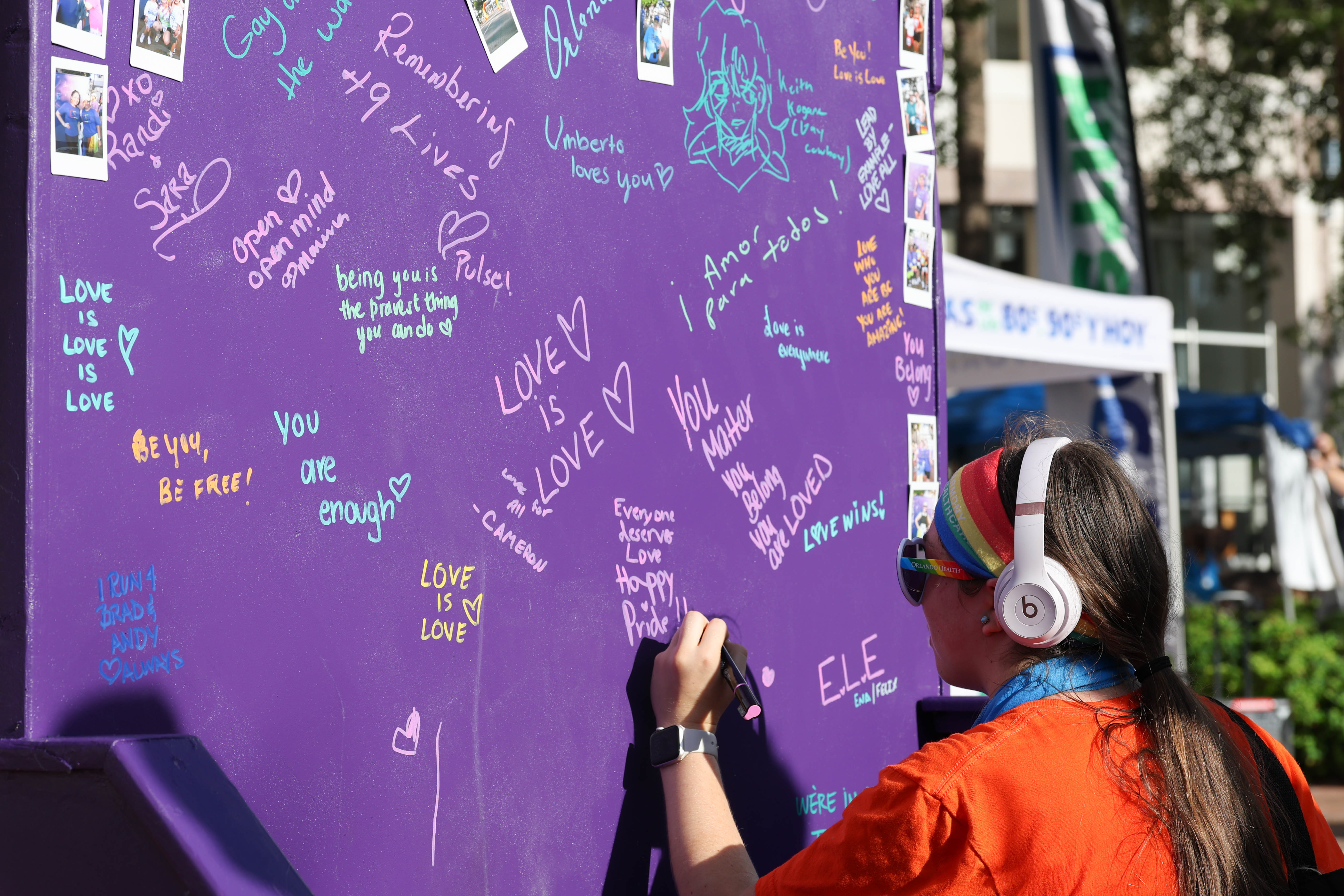 Runner writes on the message board after finishing the 10th...