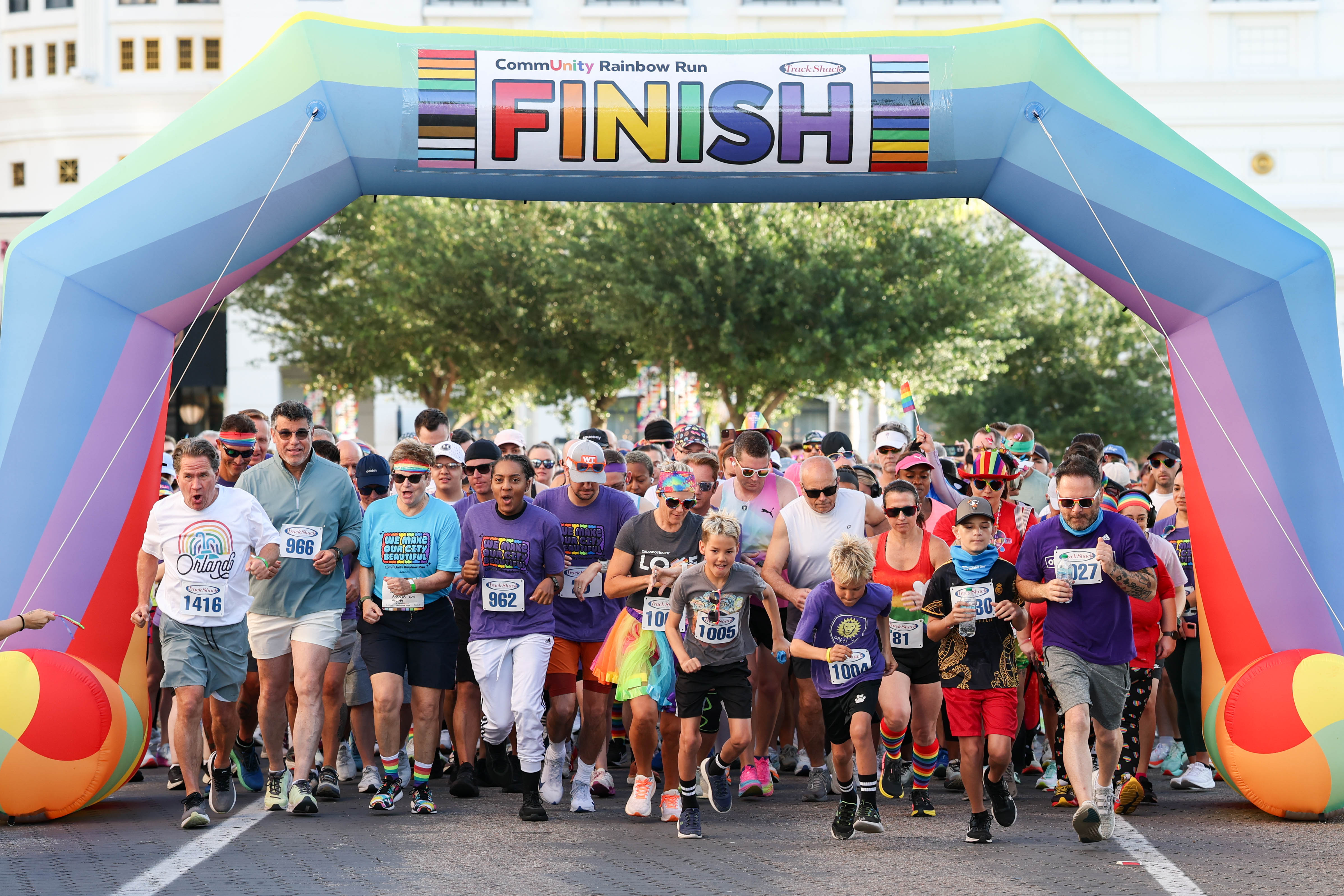 Thousands of runners kick off the 10th Annual CommUNITY Rainbow...