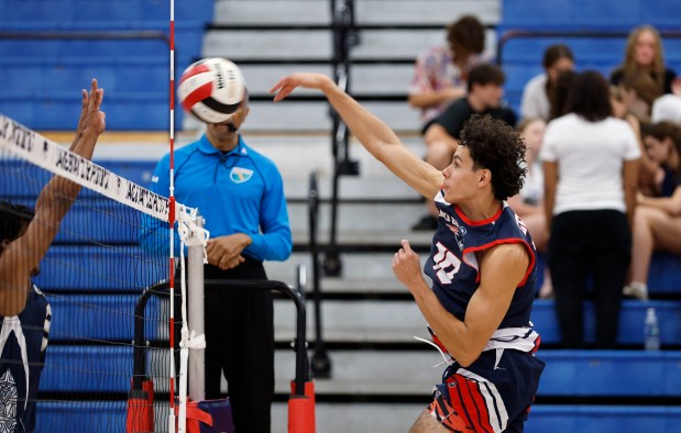 Lake Brantley senior John Gomes-Garcia (10) during a game in the Sunshine Cup boys volleyball tournament, on Friday, March 6, 2026. (Ricardo Ramirez Buxeda/ Orlando Sentinel)