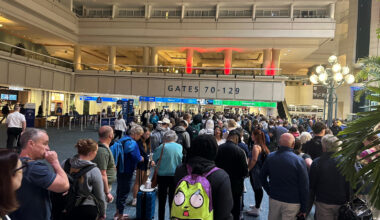 800 Passengers At U.S. Airport Threatened With Arrest During 5-Hour Checked Baggage Delay