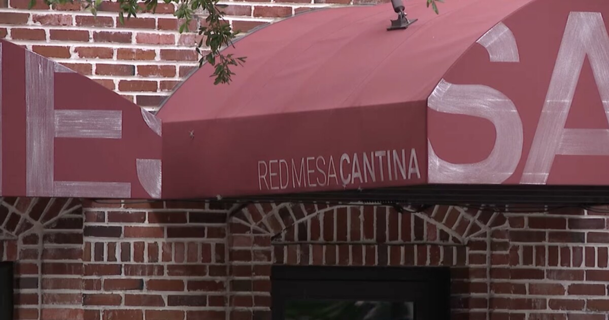 Couples receive refunds for wedding deposits after venue suddenly closes