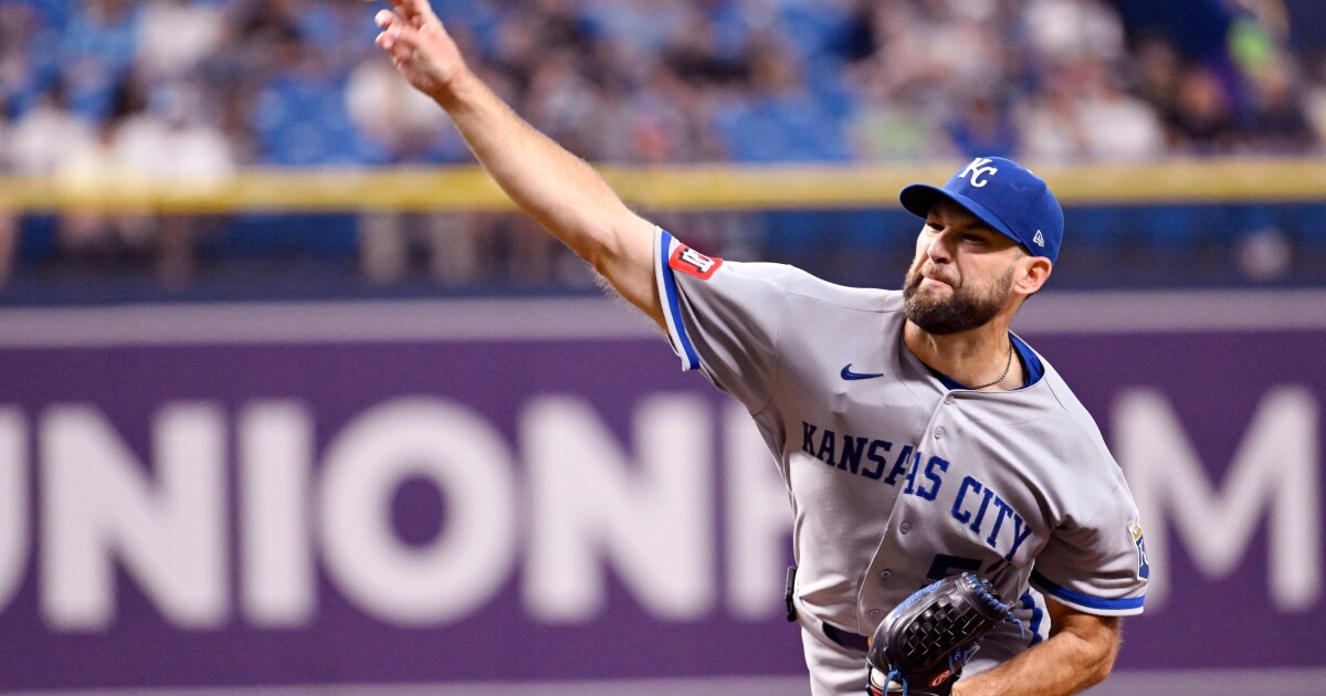 Behind Wacha, Royals take game one over Tampa Bay, 2-1